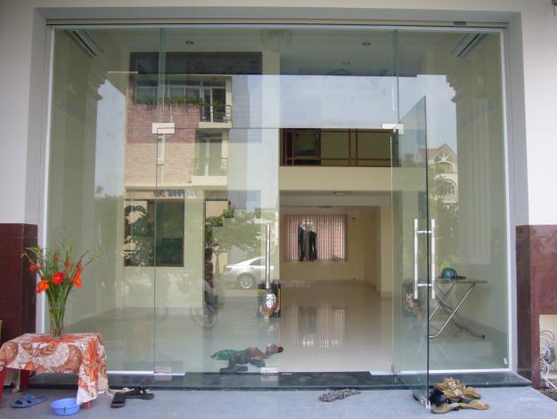 Cửa kính bàn lề sàn 11