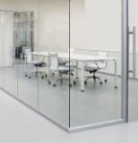 Cửa kính bản lề sàn 16