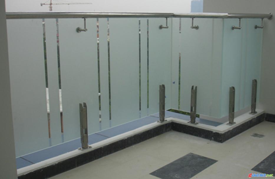 Lan can cầu tháng kính -01